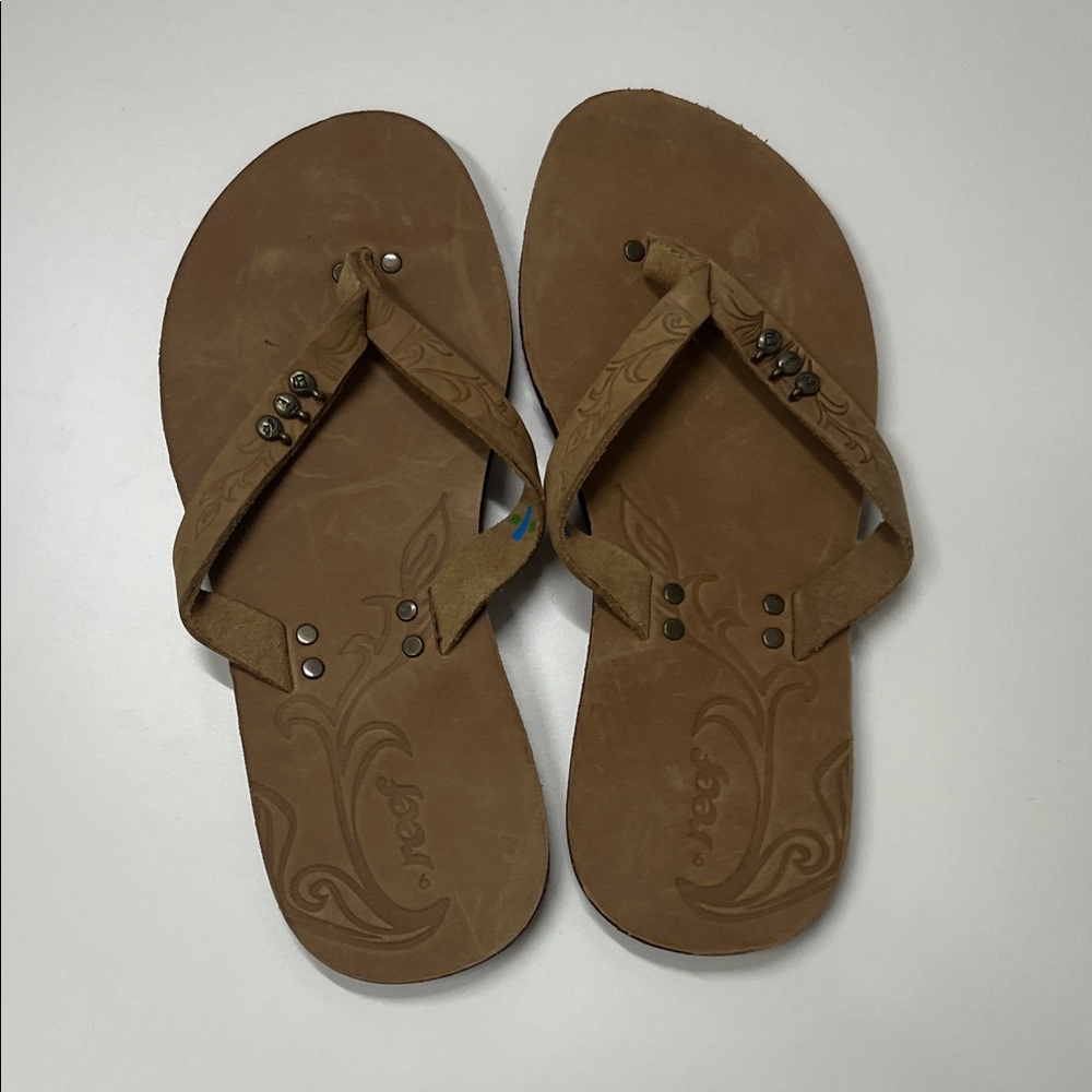 Reef Brown leather Flip Flops with Studded Straps NEW size 6